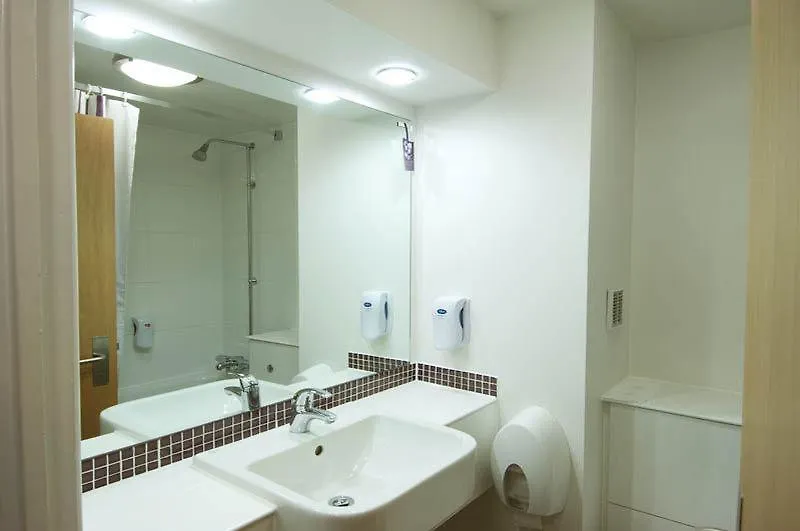 Premier Inn York North 3*,